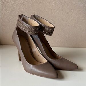 Banana Republic Brown Pointed Toe Heels Size 7.5